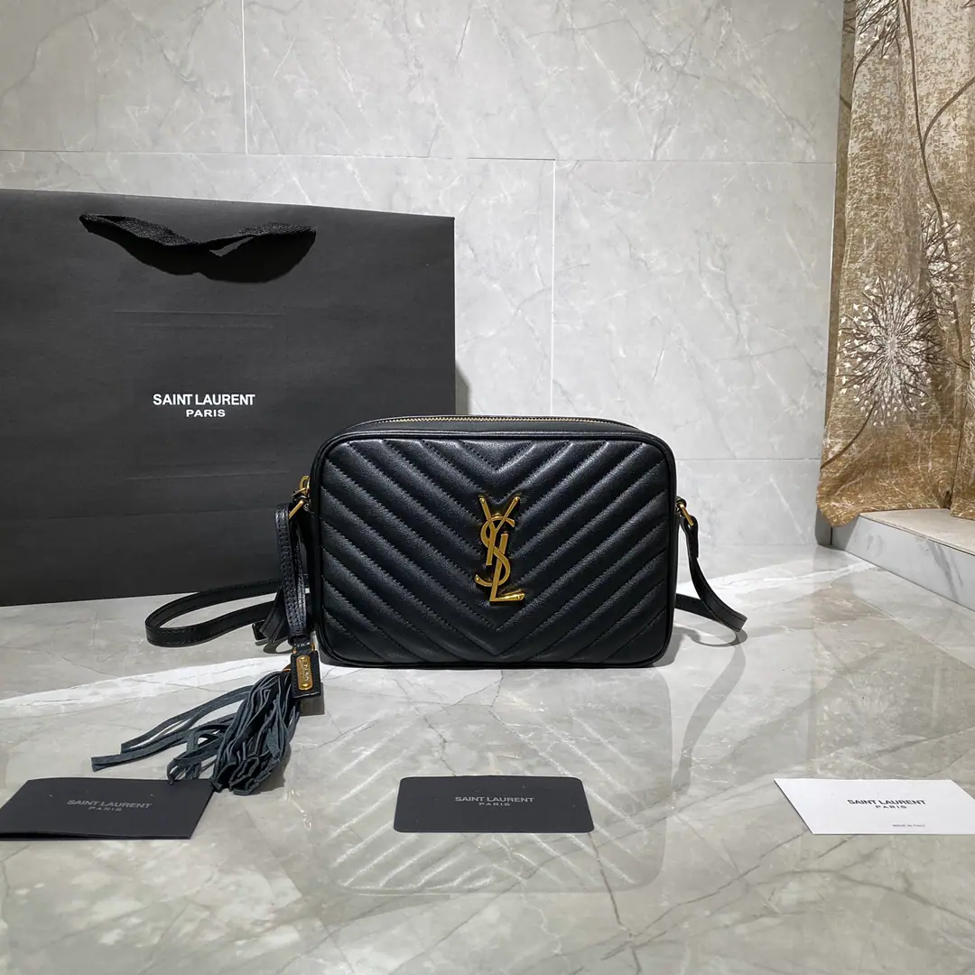 LOUTop imported cattle camera bag, Hong Kong buys a primer., Make it exactly the same.！Very fine.！A modifiable shoulder belt with a fashion-stylish hanger.！100% calf skin., In the linoleum.！There's a plug in the bag.！Very useful atmosphere.！ Model: 520534. Dimensions: 23x16x6cm