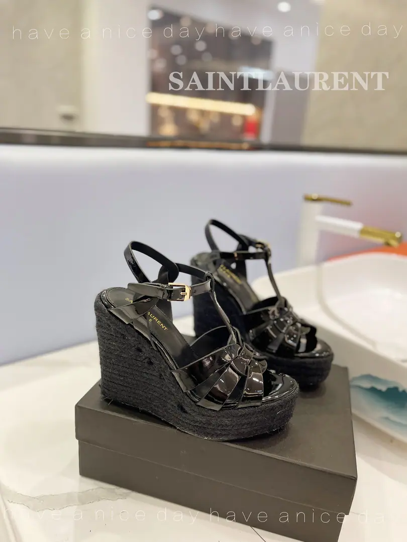 𝙎𝙖𝙞𝙣𝙩 𝙇𝙖𝙪𝙧𝙚𝙣𝙩 Saint Roland. 26High quality manufacture, The latest opposite sex and superb. ️️ Mrs. Super-Micchan-Spring Fashion., Sexy. Elegance The smell is more sexy.. Materials: The shoes are in the skin of the cow.～The insides are covered with foot-and-skins. Otsumi!: Slipperproof rubber floor.. He's tall.: 12.5cm~Water-side.3.5cm Codes: 34～42 Standard Code（34.40.41.42You're gonna have to do it or not.）
