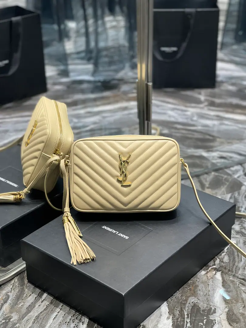 𝑳𝒐𝒖Camera bag_Almond gold buttons. Top-level imports of Italian cattle with sand-grew camera bags, Hong Kong AcquisitionzpOpen-forming., Make it exactly the same.！Very fine.！A modifiable shoulder belt with a fashion-stylish hanger.！100% calf skin., In the linoleum.！There's a plug in the bag.！Very useful atmosphere.！ Model: 520534. Dimensions: 23x16x6cm