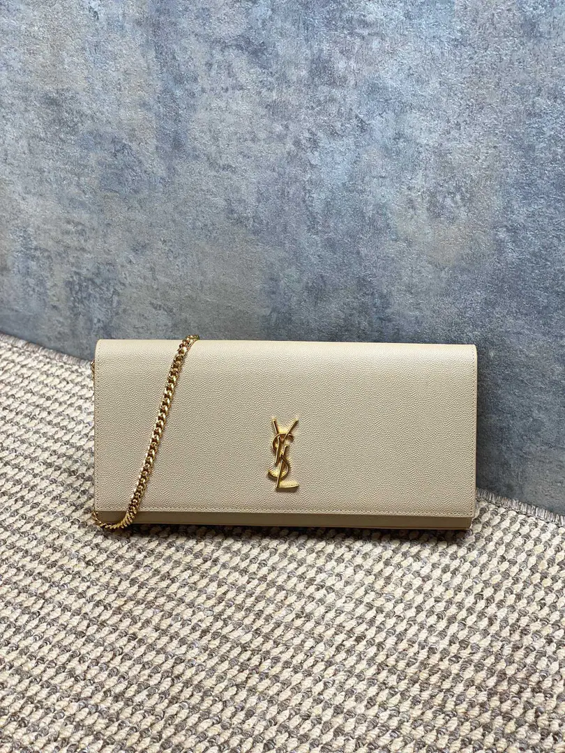 YSLThe chain armpit., The classic caviar presses the skin of a cow.+Gold chains., Jane is so smart.✨. HeadsYSLMetalLogo, It's full of texture.！It's a perfect size for a cell phone., The bag and the everyday stuff., The chains are single.orSlash, Telecommuting, The dinner can be easy.～Black gold is a hundred-and-a-half-pack., Fashion and practical., Yes.YSLOne of the hot ones., It's really worth it.！💼 Model: 851921 Dimensions: 28x12x4cm