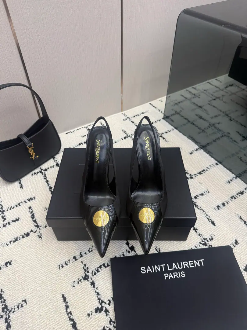 Top QualitySaint Laurent / Saint Roland.LeeYSLThe beauty of my sister is San Roland, the human being. RoseThe same heels and sandal slippers are well-modified., Luxury metal chains These years...SLPIt's the high heels that get to understand the embarrassing impression of women who have gone to the market.ysl- It's a beautiful sandal. Shoe.: The paint-skinned silk. He's tall.: 10cm Shoes under the sole.: That's a big one. Size: 35-42(40-42Customize or not change)