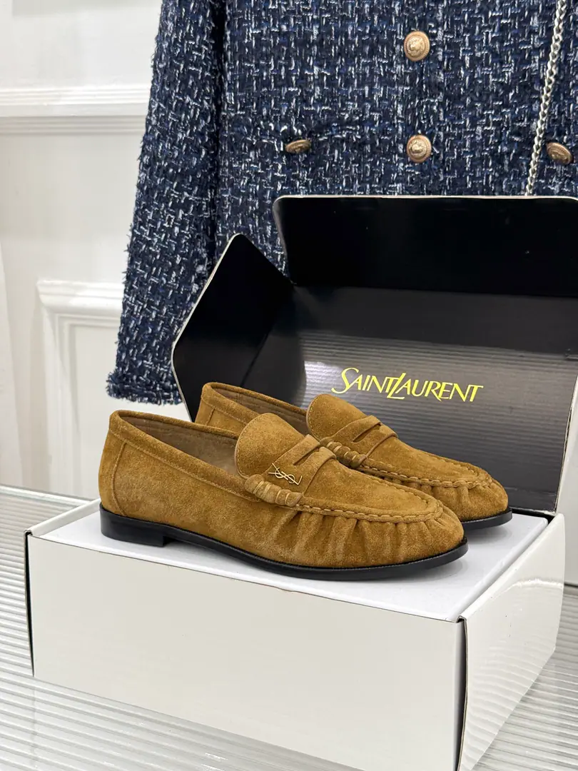 Female/Men 🏧𝐒𝐚𝐢𝐧𝐭 𝐋𝐚𝐮𝐫𝐞𝐧｜𝐘𝐒𝐋Saint Roland. New couple money.👫LeFlell Shoes. Top Version The fabric is imported in the original form. The insides are all sheep's skin. The original Italian import is really a big one. Female size: 35-43 [40.41.42.43Custom] Men: 38-47 [38.46.47Custom] A prototype plane box