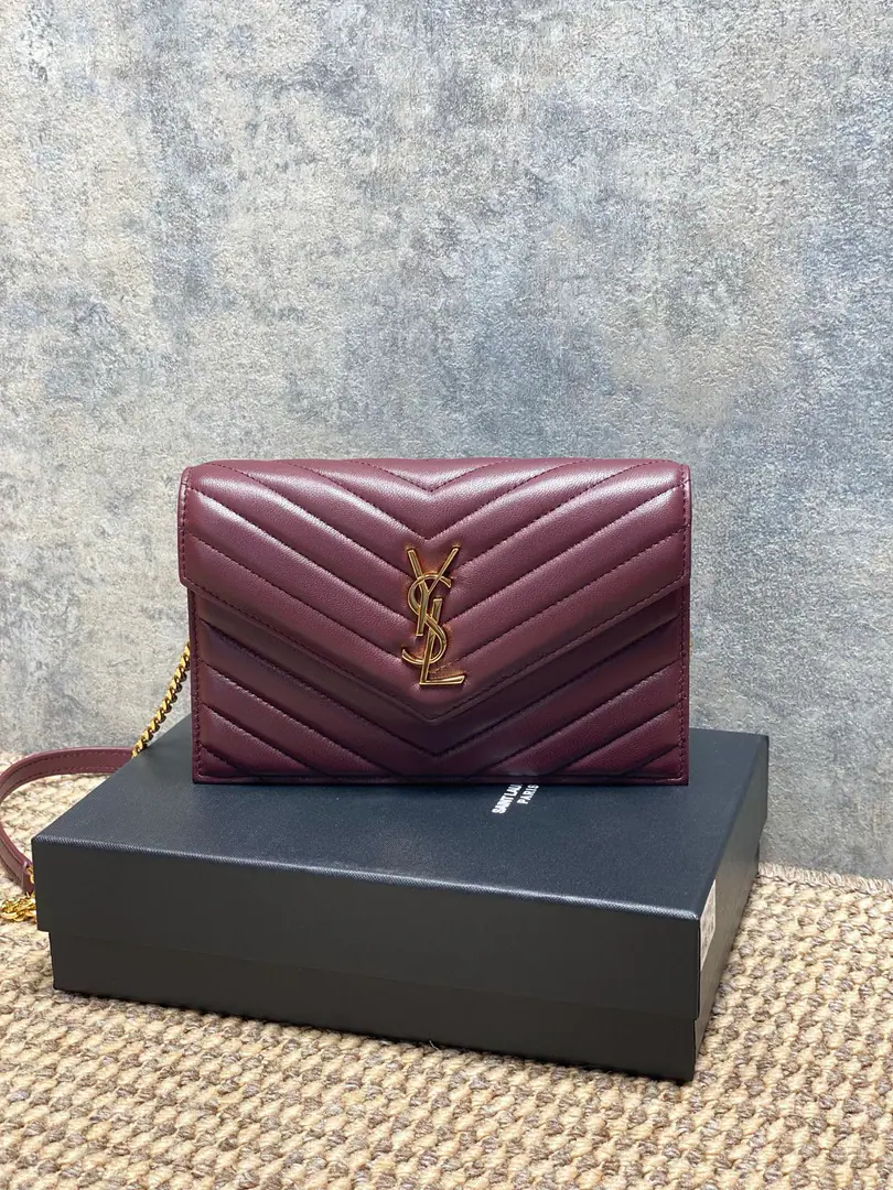 P YSLSaint Roland. The sheep's skin chain is wrapped in it. With a stripable shoulder belt. But as a handbag 6A knob. 1A zipper coin bag. 1A paper-coin layer. - It's a practical payment. Dimensions19×12.5×4 Encoding441974
