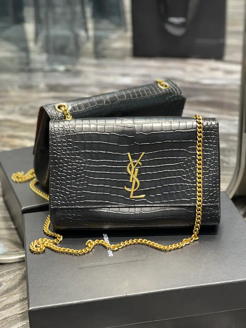 𝐊𝐚𝐭𝐞_Counter-dual, leather.&Crocodile tattoos. Buying one bag is like owning two bags., Big deal._The Eternal Classic.kate, Don't worry about it. It's going to be obsolete., It's a style that can be used every quarter of the year., Spring and summer with crocodile tattoos., For the fall and winter, for the skin.！The chains can be broken.！ Model: 553804 Dimensions: 28.5x20x6cm