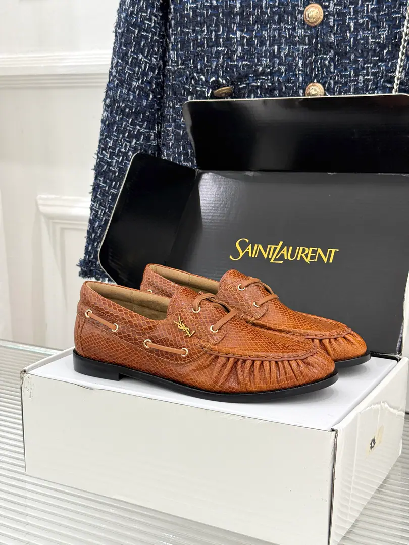 Female/Men 🏧𝐒𝐚𝐢𝐧𝐭 𝐋𝐚𝐮𝐫𝐞𝐧｜𝐘𝐒𝐋Saint Roland. New couple money.👫LeFlell Shoes. Top Version The fabric is imported in the original form. The insides are all sheep's skin. The original Italian import is really a big one. Female size: 34-43 [34.41.42.43Custom] Men: 38-47 [38.46.47Custom] A prototype plane box