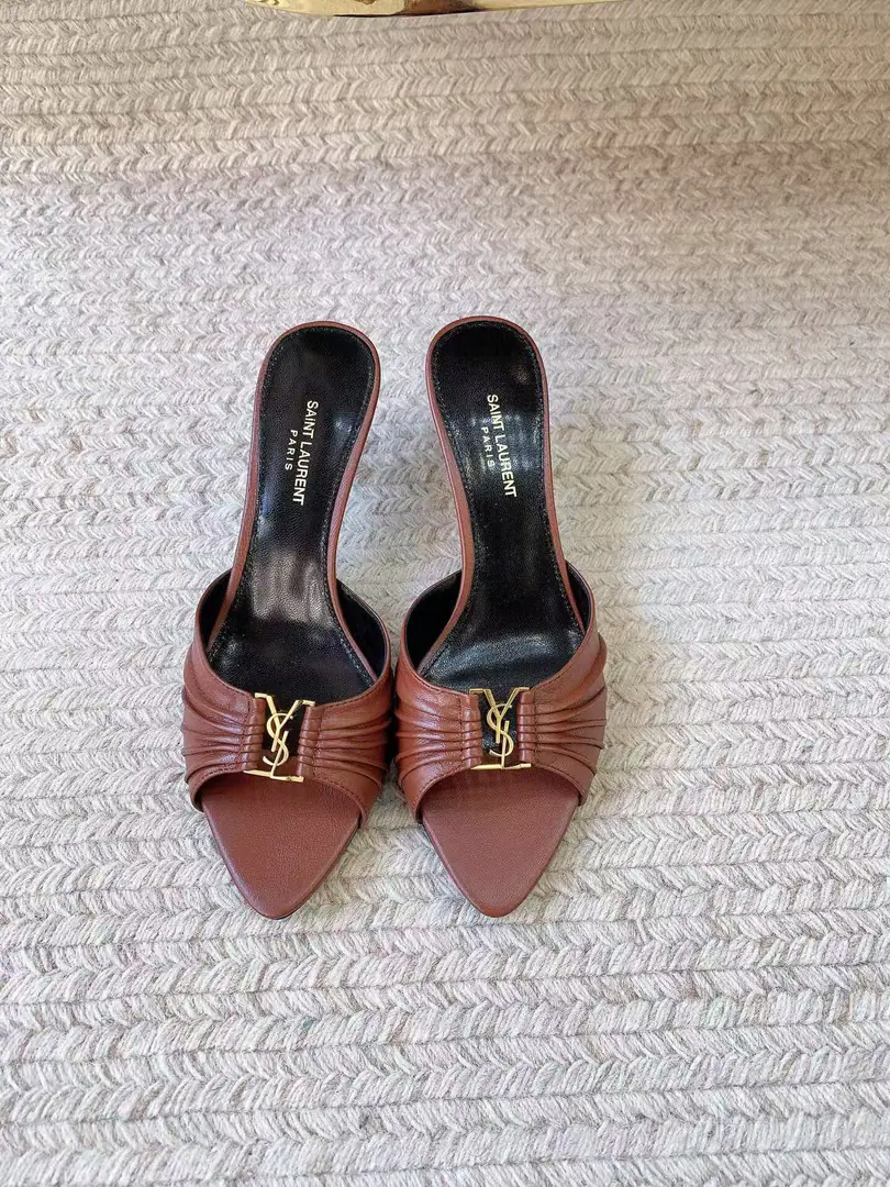 Saint LaurentSt. Roland's.YSLThe classic high-end heel sandals. A super-super-fired piece of hardware buttons for every page of our family is to be modeled.1:1Custom！The size and quality are exactly the same as the original.✔️ Shoe-faced material: Use cow skin./Painted skin. Real sheep in there., ♪ To scurry for soft, soft sheep, Shoes' soles are original.1:1Customizes the skin., It's perfect., And the upper foot is very good., Nice feet., And whether you're wearing jeans or not,, Little suit., The dress., It's a natural match., Full package for the originals He's tall.: It's flat./Floor1cmFlat/6cm/9cm Italy is a big-ass country. Size: 35-41（40, 41, 42Custom）