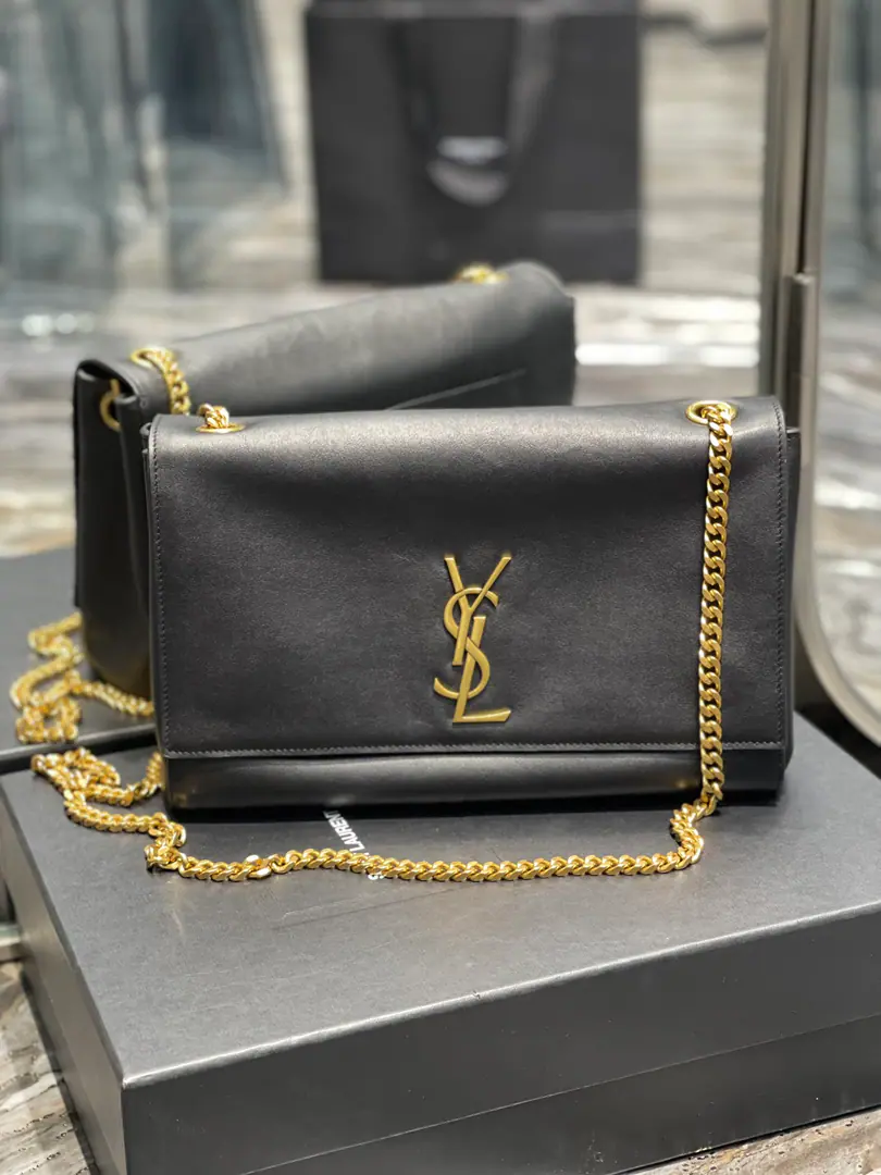 𝐊𝐚𝐭𝐞_Counter-dual, leather.&Skin Buying one bag is like owning two bags., Big deal._The Eternal Classic.kate, Don't worry about it. It's going to be obsolete., It's a style that can be used every quarter of the year., Spring and summer with a smooth skin., For the fall and winter, for the skin.！The chains can be broken.！ Model: 553804 Dimensions: 28.5x20x6cm
