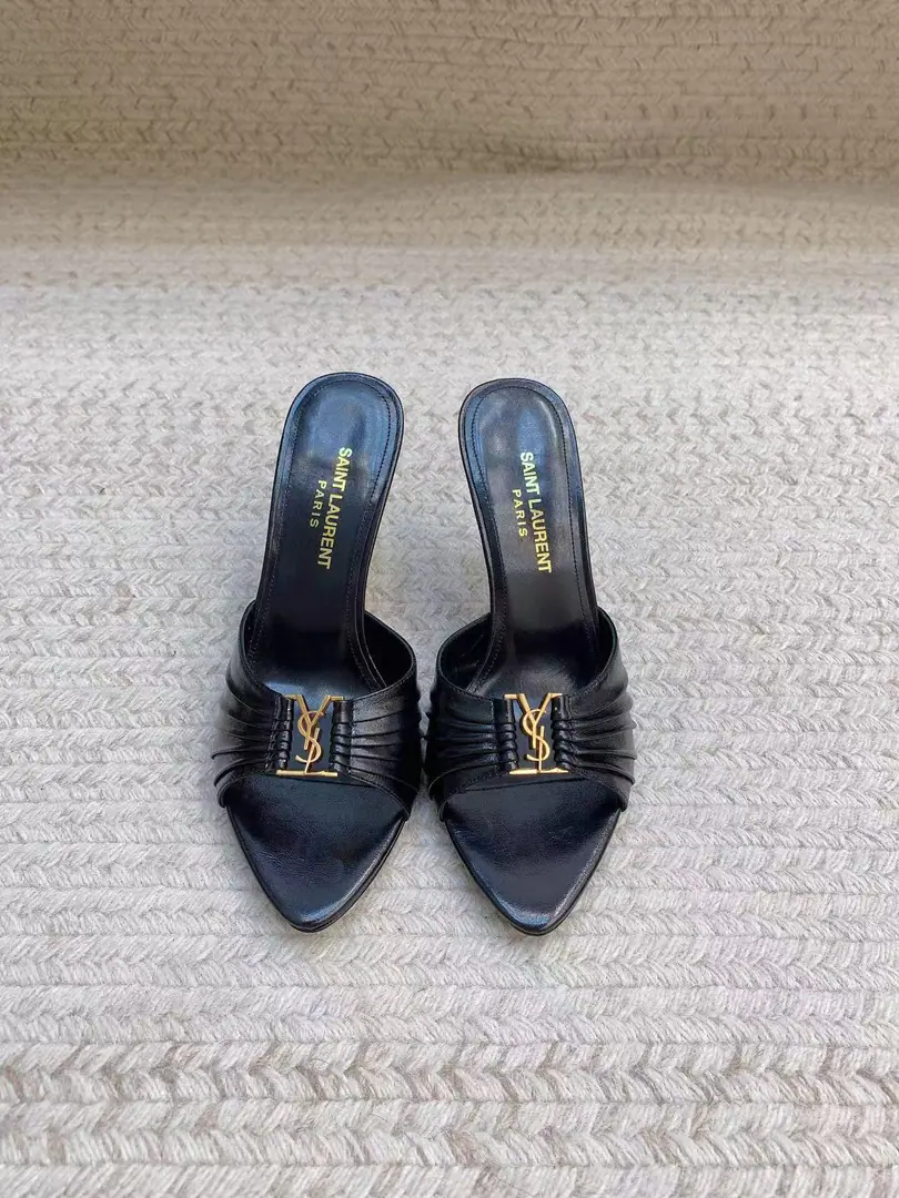 Saint LaurentSt. Roland's.YSLThe classic high-end heel sandals. A super-super-fired piece of hardware buttons for every page of our family is to be modeled.1:1Custom！The size and quality are exactly the same as the original.✔️ Shoe-faced material: Use cow skin./Painted skin. Real sheep in there., ♪ To scurry for soft, soft sheep, Shoes' soles are original.1:1Customizes the skin., It's perfect., And the upper foot is very good., Nice feet., And whether you're wearing jeans or not,, Little suit., The dress., It's a natural match., Full package for the originals He's tall.: It's flat./Floor1cmFlat/6cm/9cm Italy is a big-ass country. Size: 35-41（40, 41, 42Custom）