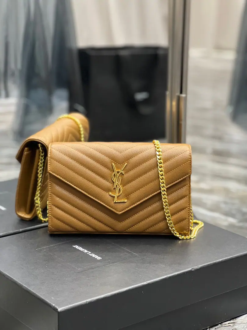 #𝑴𝒐𝒏𝒐𝒈𝒓𝒂𝒎 𝑾𝒐𝒄# MONOGRAMA caviar-twilighted envelope..A super-functional little bag., The classic style., Upgrade the most advanced version, %Italian cattle skins are finely crafted.. Custom MetalsYHome.logoShow your personality.. Retrieval design to ensure security of use. The bag is big., It's in the bag.20A card slot., Two banknotes., Two central partitions., A zipper bag., Everything.！ Model: 377828 Dimensions: 22.5x14x4cm