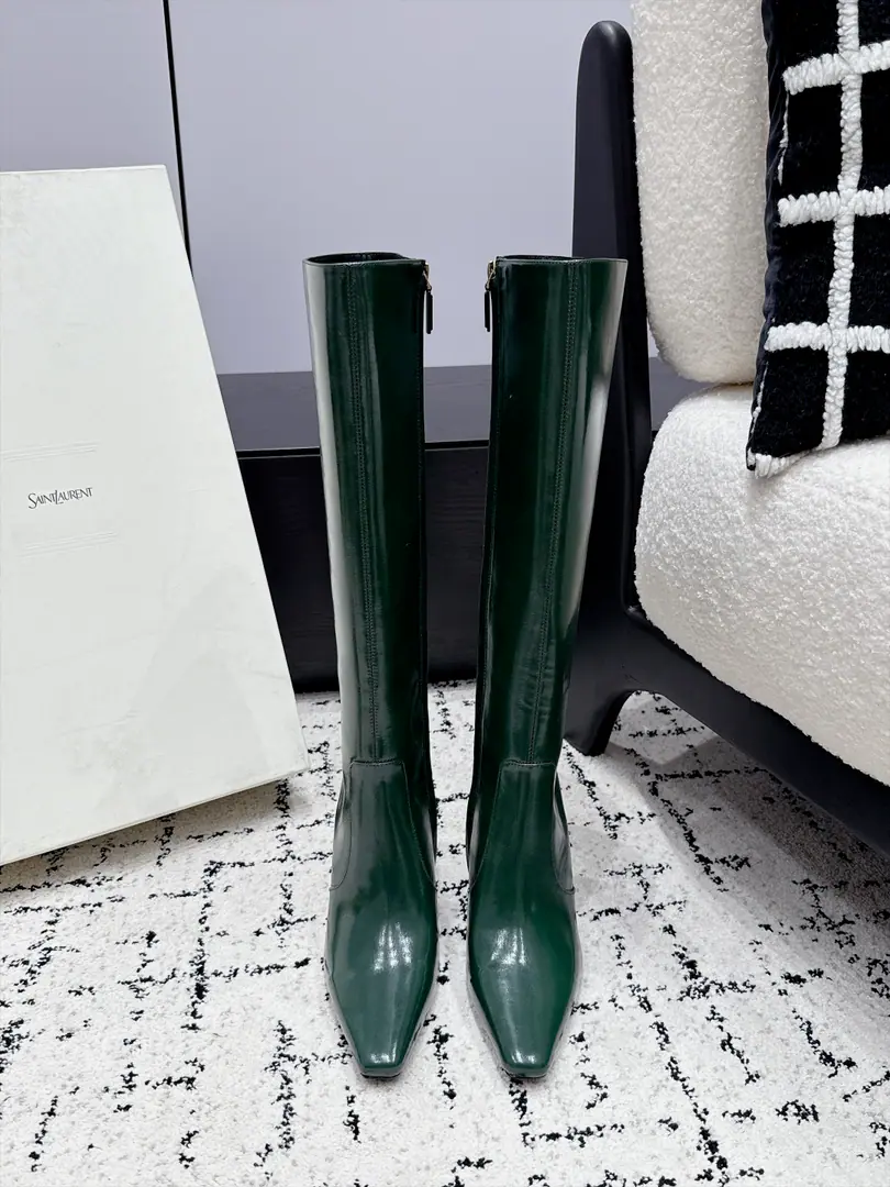 SAINT LAURENT Saint Roland. 26/ The new early autumn. Pointy and letter heights and boots. YSLSt. Roland's sign letters and boots.👢It's so cool. It's sexy.✨- The bright side. - The leather side., Pointy Heading Line, High recognition, MarkerYSLLetters and Alien, ♪ And snort and snort ♪, Side zipper design, The boots are very tweezers-style., The coat., A leather coat., You can dress up like a man., A proper house of ladies. ✔️Fabulous.: Bullskins. ✔️Uchi.: Bullskins. ✔️Otsumi!: That's a big one. ✔️He's tall.: 8.5cm ✔️Size: 35-42（40 41 42Do it.）