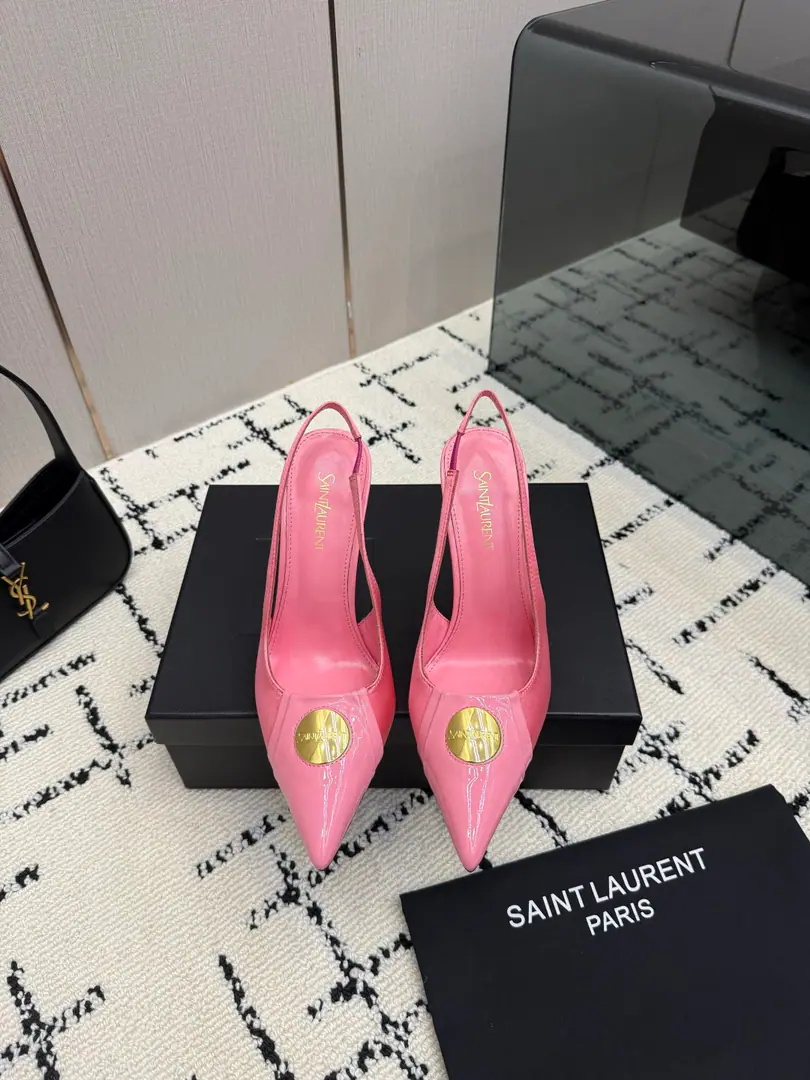 Top QualitySaint Laurent / Saint Roland.LeeYSLThe beauty of my sister is San Roland, the human being. RoseThe same heels and sandal slippers are well-modified., Luxury metal chains These years...SLPIt's the high heels that get to understand the embarrassing impression of women who have gone to the market.ysl- It's a beautiful sandal. Shoe.: The paint-skinned silk. He's tall.: 10cm Shoes under the sole.: That's a big one. Size: 35-42(40-42Customize or not change)