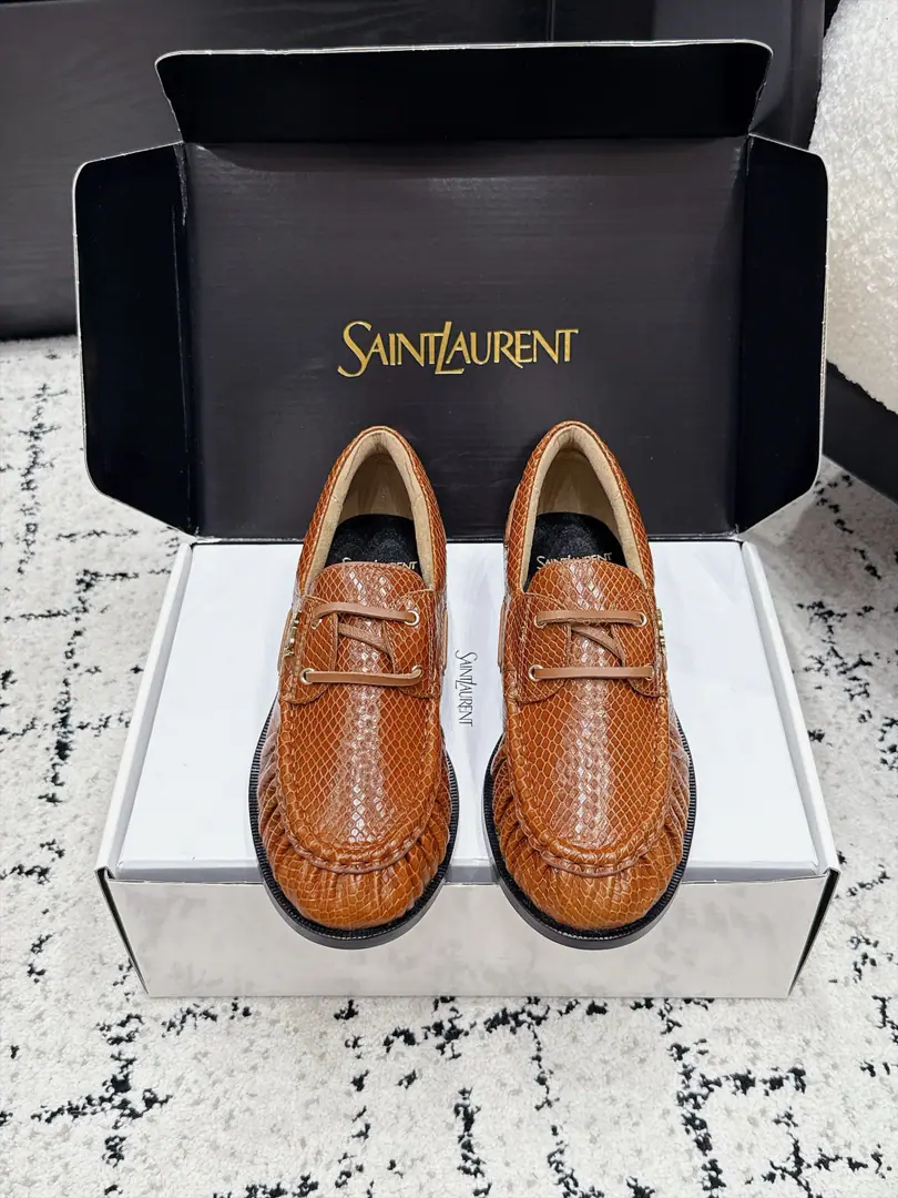 Men Saint LaurentSaint Roland. 26/ New morning and autumn, I'm going to be a big fan of the Bean-Fook shoes. Saint Roland.YSLLeFou Doudous Shoes, Continue brand French style. The details of the wrinkles are fine.. - Oh, Pete., The ploughed cattle skin is optional., The soles of the flat and comfortable shoes., It's a combination of face and reality., Suitable suit., Tsk., Half skirt., Unlock the locks and put them on.. ✔️Fabulous.: Shea skin grinding sands./Counter-featur. ✔️Uchi.: Lamb skin. ✔️Otsumi!: Original Open Template Custom Bottom ✔️Size: 34-47（Women34 41 42 43 Men38 45 46 47Do it.）