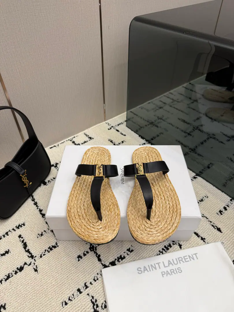 【Saint Laurent Saint Roland.】YSLThe vacation grass made the soles.. Shoe.: Bullskins. Uchi.: The bottom of the straw. Shoes under the sole.: That's a big one. Size: 35-39