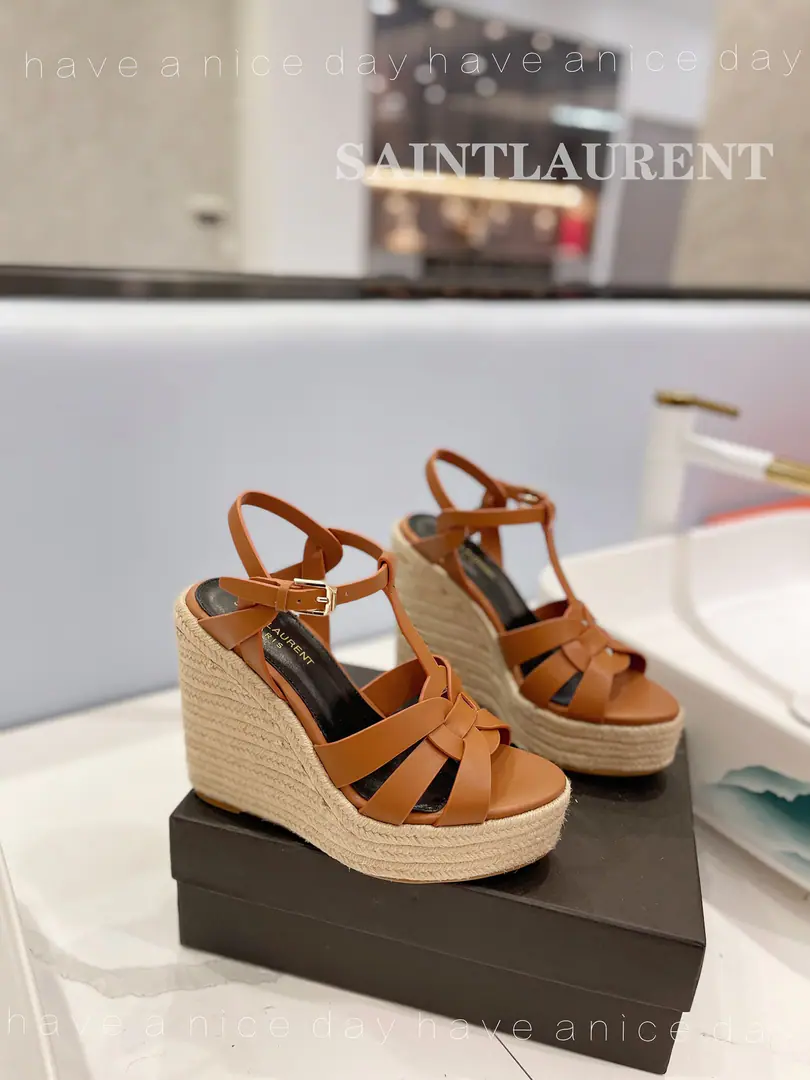 𝙎𝙖𝙞𝙣𝙩 𝙇𝙖𝙪𝙧𝙚𝙣𝙩 Saint Roland. 26High quality manufacture, The latest opposite sex and superb. ️️ Mrs. Super-Micchan-Spring Fashion., Sexy. Elegance The smell is more sexy.. Materials: Leather for the shoe.～The insides are covered with foot-and-skins. Otsumi!: Slurp-resistant rubber floors.. He's tall.: 12.5cm~Water-side.3.5cm Codes: 34～42 Standard Code（34.40.41.42You're gonna have to do it or not.）