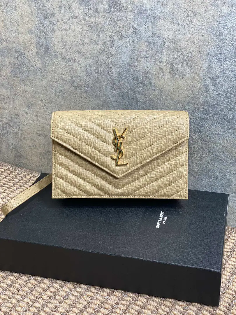 P YSLSaint Roland. A caviar striped bag. With a stripable shoulder belt. But as a handbag 6A knob. 1A zipper coin bag. 1A paper-coin layer. - It's a practical payment. Dimensions19×12.5×4 Encoding441974