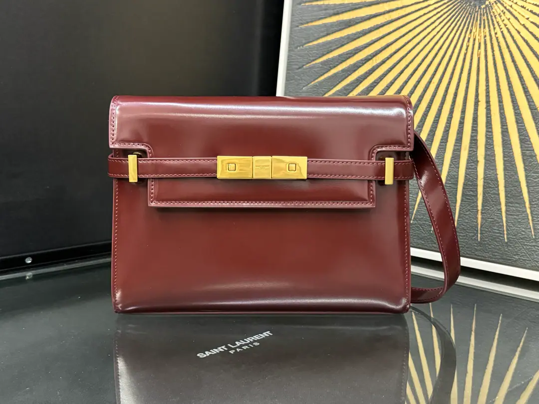 【𝙈𝙖𝙣𝙝𝙖𝙩𝙩𝙖𝙣 𝟮𝟰𝙘𝙢】The new money is synchronized with the cabinet.ManhattanThe Barbarbone.24cmNew arrival.！The latest bag is the manhattan stick., - It's a classic.logo, Instead of a low-profile, simple design style, It's a little like...HKelly from the house., It smells like retro.！Business➕The combination of leisure., All in all, it's a hundred.！You can hold it., It can be single or slashed., A pack of them., Meet the business lady., And I'm happy with the girl's leisure.！The original piece of skin., Perfect line of work., The fine hardware has made the whole bag smell of high-end.！Model: 675626Dimensions: 24x17.5x6cm