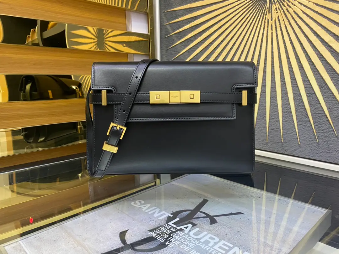 【𝙈𝙖𝙣𝙝𝙖𝙩𝙩𝙖𝙣 𝟮𝟰𝙘𝙢】The new money is synchronized with the cabinet.ManhattanThe Barbarbone.24cmNew arrival.！The latest bag is the manhattan stick., - It's a classic.logo, Instead of a low-profile, simple design style, It's a little like...HKelly from the house., It smells like retro.！Business➕The combination of leisure., All in all, it's a hundred.！You can hold it., It can be single or slashed., A pack of them., Meet the business lady., And I'm happy with the girl's leisure.！The original piece of skin., Perfect line of work., The fine hardware has made the whole bag smell of high-end.！Model: 675626Dimensions: 24x17.5x6cm