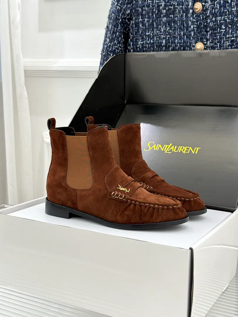 🏧𝐒𝐚𝐢𝐧𝐭 𝐋𝐚𝐮𝐫𝐞𝐧｜𝐘𝐒𝐋Saint Roland. New wrinkled Chelsea boots. Autumn and winter closets must be cool, single., Take the staircase and the staircase., The walk is over, the air.. Facework customized leather with original The inside feet are all sheep's skin. Italian imports are so thick. size: 35-39（40/41Custom)