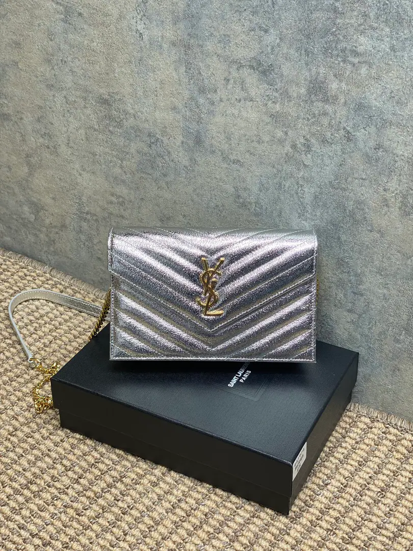 P YSLSaint Roland. A caviar striped bag. With a stripable shoulder belt. But as a handbag 6A knob. 1A zipper coin bag. 1A paper-coin layer. - It's a practical payment. Dimensions19×12.5×4 Encoding441974