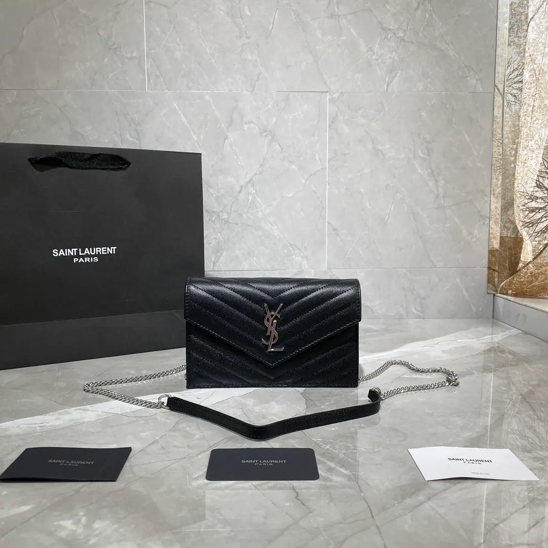 #𝐖𝐨𝐜 𝟭𝟵𝐜𝐦# wocA small envelope is coming in., Speaking of envelopes,, YThis one must have a name.！The whole bag was made from the original factory caviar and cow skin., Layout Stereo, Feel comfortable.！The disassembly of shoulder belts has enriched the multipurpose nature of the bags., You can just take the shoulder belt off and be a handbag.&For dinner bags, Built multiple places, It's a good thing to blow up., I usually go out and bring my cell phone and card., A little bag will take you all the way out.！ Model: 393953 Dimensions: 19x11.5x4cm
