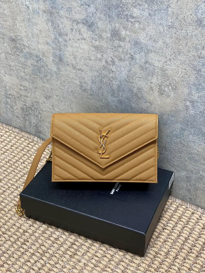P YSLSaint Roland. A caviar striped bag. With a stripable shoulder belt. But as a handbag 6A knob. 1A zipper coin bag. 1A paper-coin layer. - It's a practical payment. Dimensions: 19×12.5×4 Encoding: 441974
