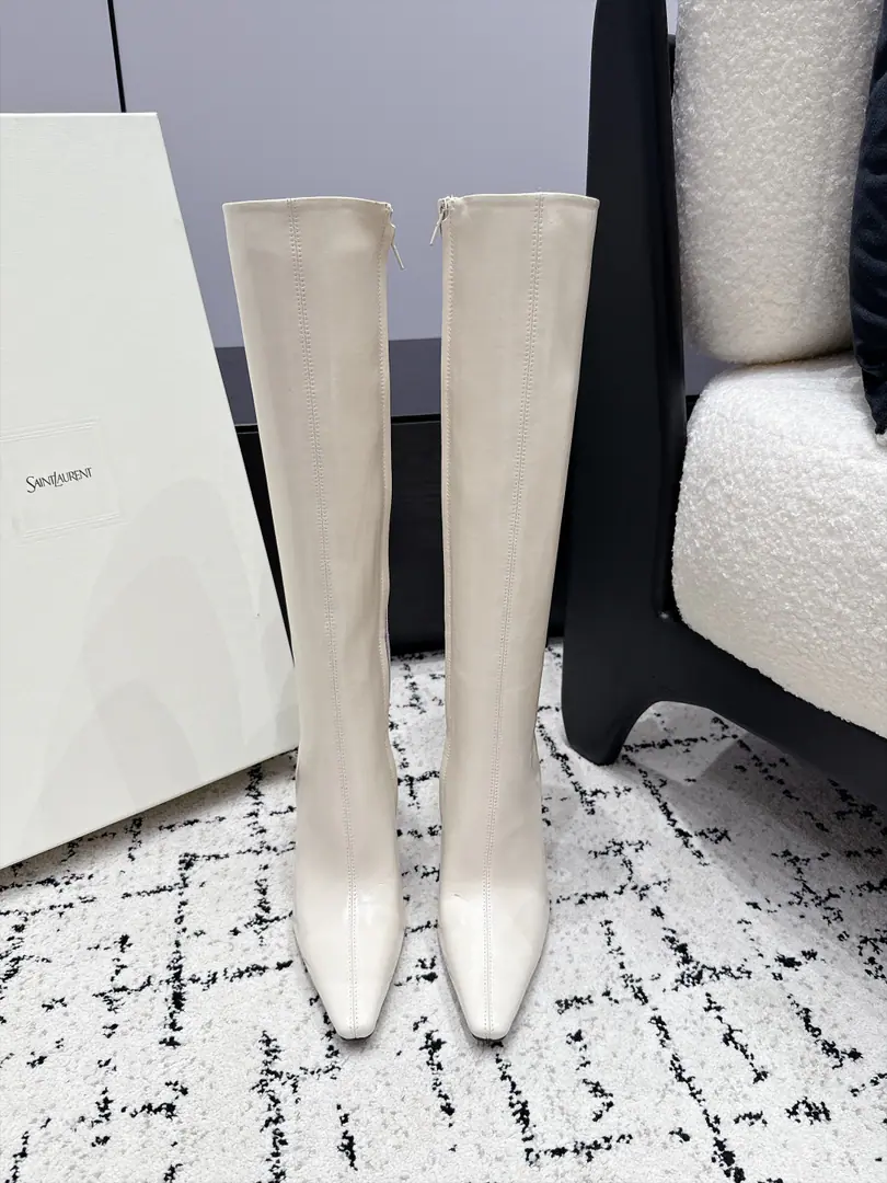 Saint Lauren* 26/ The new early autumn. Pointy and boots. YSLClassic high-head boots., My sister is a war boot.✨Slash-pointed stretching of legs, Xiao Gao and his own strong air field, It's a good light., Trailer-tempered leg-style., No leg muscles., The side zipper is out of the question., The coat., A leather coat., You know, a suit and a dress and a movie filter., All the commuting dinners.holdStay., It's the big lady.. ✔️Fabulous.: Bullskins. ✔️Uchi.: Bullskins. ✔️Otsumi!: Italian imports are so thick. ✔️He's tall.: 10.5cm ✔️Size: 35-42（40 41 42Do it.）