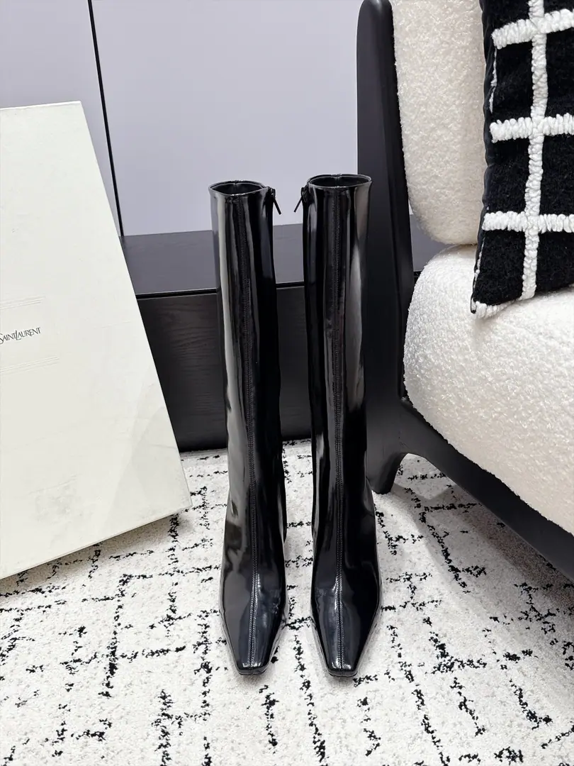 SAINT LAURENT Saint Roland.26/ New paragraph Bold and long boots. These.YSLThe high boots are really French.！Soft Fly Flush Skin, The little tip is a pair of ancient and ancient., Just walk steady.. The boot clippings are specially modified for the calve line., Side zipper is easy to get out of.. With coats., Fashion., Long dress., She's gentle and she's a big girl.. ✔️Fabulous.: Bullskins. ✔️Uchi.: Bullskins. ✔️Otsumi!: That's a big one. ✔️He's tall.: 8.5cm ✔️Size: 35-42（40 41 42Do it.）