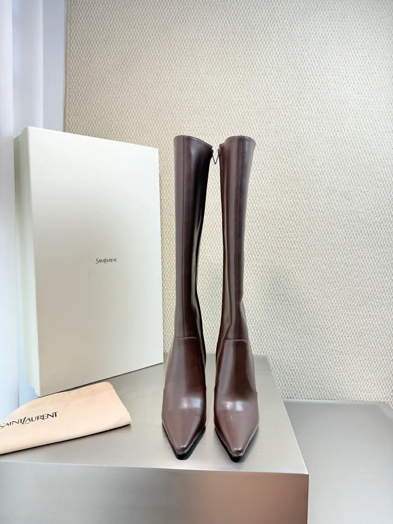 YSL- Knees and boots. Yvette Saint LaurentSaint Roland. logo Fine He's tall.10.5 Elegance Airfield Curry Cow skin. The most women-friendly forest in the world. A dead-end shoe. Hold up the air.💪 Comfortable little sheep skin. Material The quality of the air is so high.💯 Importing sheep's skins Footie Comfortable. Italian imports are so thick. Codes: 35 36 37 38 39 40 41 42（40 41 42Sold） Packaging with cabinets