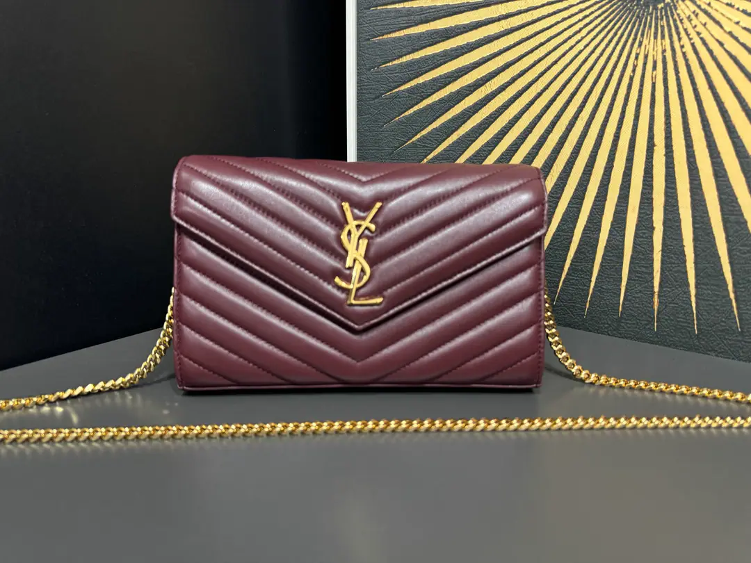 The date gold is a skin of sheep._ MONOGRAM_Envelope.A super-functional little bag., The classic style., Upgrade the most advanced version, %Italian lamb skins are crafted and crafted.. Custom MetalsYHome.logoShow your personality.. Retrieval design to ensure security of use. The bag is big., Two banknotes., Two central partitions., A zipper bag and a couple of knobs., Everything.！ Model: 377828 Dimensions: 22.5x14x4cm