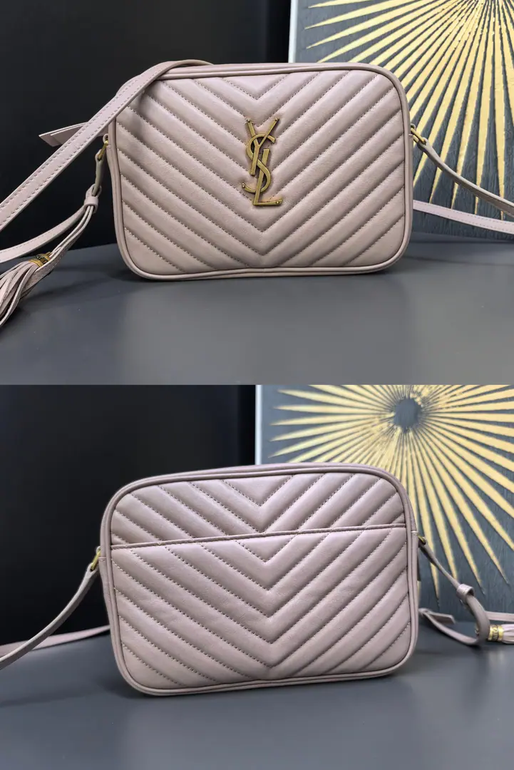 🆕New version（Put it in the back.） LOUImporting a cattle camera bag., I'll buy the original., - It's a hardware.logoIt's special.！Very fine.！A modifiable shoulder belt with a fashion-stylish hanger.！100% calf skin., In the linoleum.！Attach an intabulation bag！Very useful atmosphere.！ Model: 715232 Dimensions: 23x16x6cm