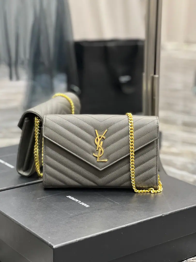 #𝑴𝒐𝒏𝒐𝒈𝒓𝒂𝒎 𝑾𝒐𝒄# MONOGRAMA caviar-twilighted envelope..A super-functional little bag., The classic style., Upgrade the most advanced version, %Italian cattle skins are finely crafted.. Custom MetalsYHome.logoShow your personality.. Retrieval design to ensure security of use. The bag is big., It's in the bag.20A card slot., Two banknotes., Two central partitions., A zipper bag., Everything.！ Model: 377828 Dimensions: 22.5x14x4cm