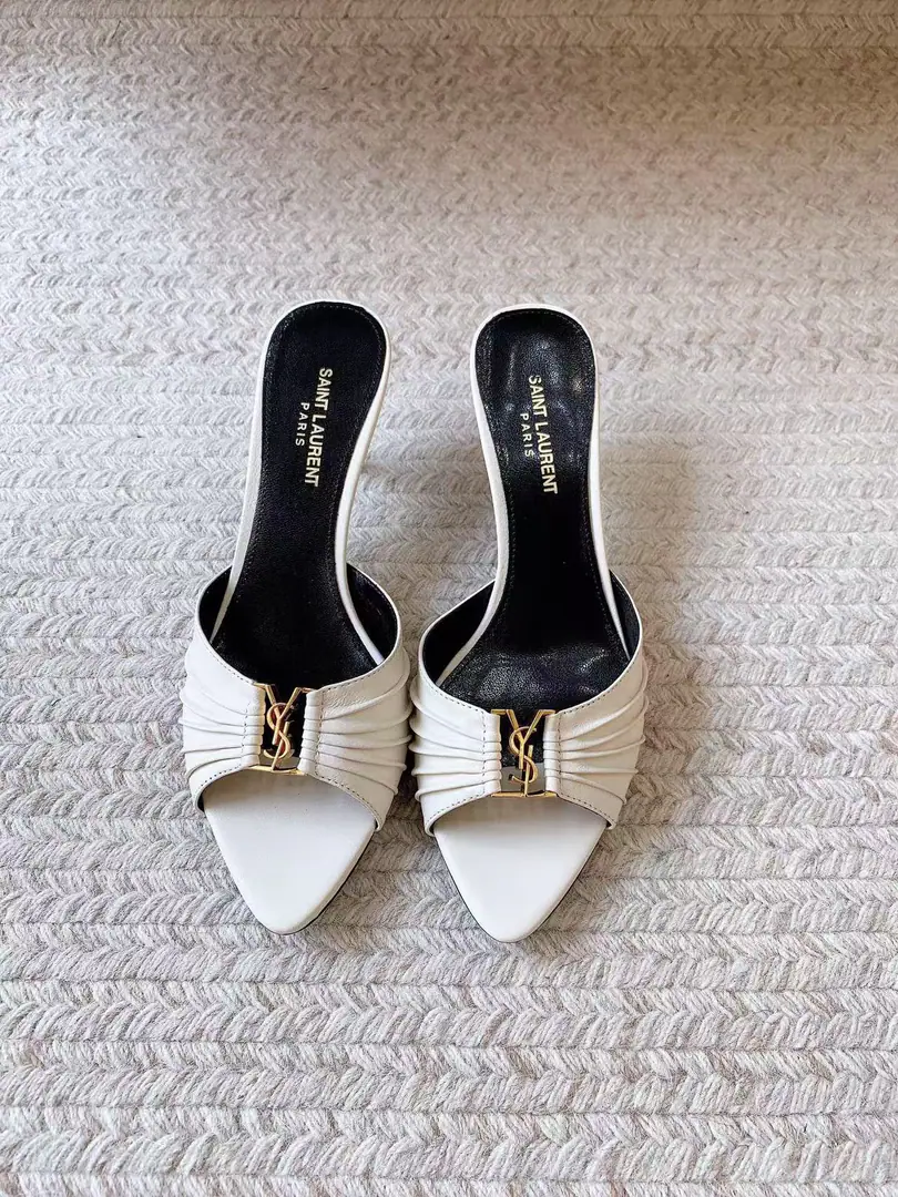 Saint LaurentSt. Roland's.YSLThe classic high-end heel sandals. A super-super-fired piece of hardware buttons for every page of our family is to be modeled.1:1Custom！The size and quality are exactly the same as the original.✔️ Shoe-faced material: Use cow skin./Painted skin. Real sheep in there., ♪ To scurry for soft, soft sheep, Shoes' soles are original.1:1Customizes the skin., It's perfect., And the upper foot is very good., Nice feet., And whether you're wearing jeans or not,, Little suit., The dress., It's a natural match., Full package for the originals He's tall.: It's flat./Floor1cmFlat/6cm/9cm Italy is a big-ass country. Size: 35-41（40, 41, 42Custom）