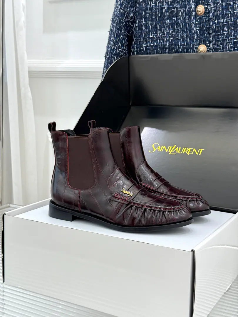 🏧𝐒𝐚𝐢𝐧𝐭 𝐋𝐚𝐮𝐫𝐞𝐧｜𝐘𝐒𝐋Saint Roland. New wrinkled Chelsea boots. Autumn and winter closets must be cool, single., Take the staircase and the staircase., The walk is over, the air.. Facework customized leather with original The inside feet are all sheep's skin. Italian imports are so thick. size: 35-39（40/41Custom)