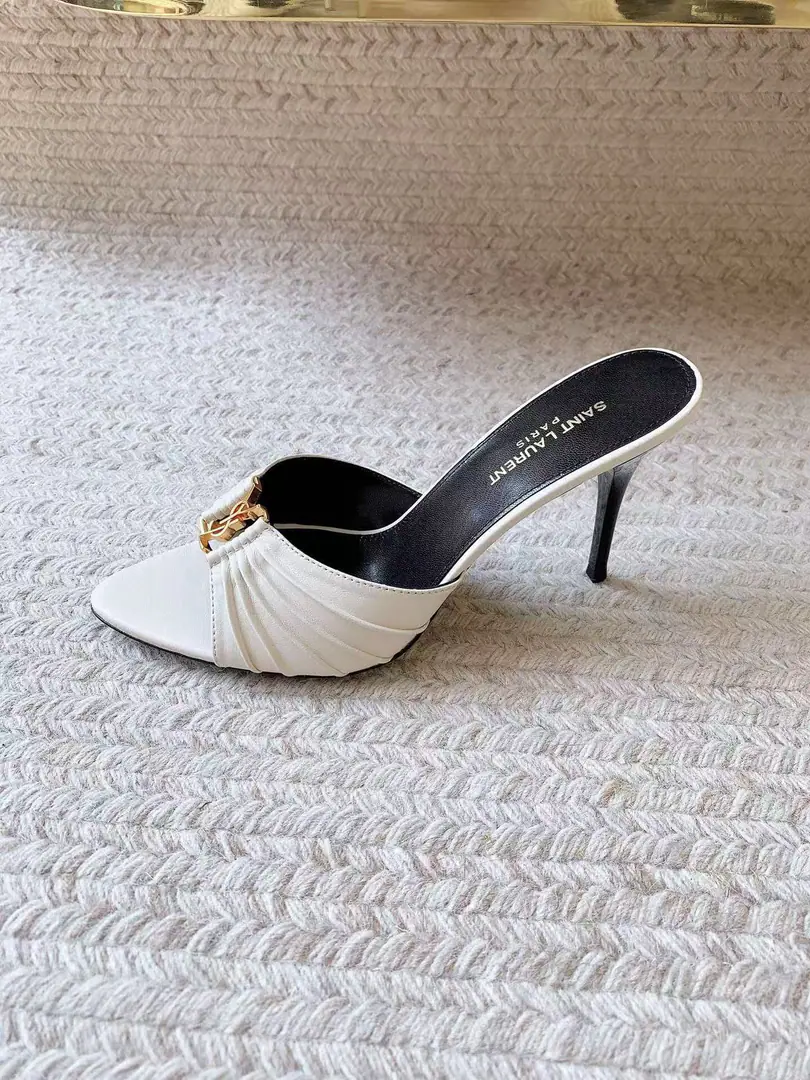 Saint LaurentSt. Roland's.YSLThe classic high-end heel sandals. A super-super-fired piece of hardware buttons for every page of our family is to be modeled.1:1Custom！The size and quality are exactly the same as the original.✔️ Shoe-faced material: Use cow skin./Painted skin. Real sheep in there., ♪ To scurry for soft, soft sheep, Shoes' soles are original.1:1Customizes the skin., It's perfect., And the upper foot is very good., Nice feet., And whether you're wearing jeans or not,, Little suit., The dress., It's a natural match., Full package for the originals He's tall.: It's flat./Floor1cmFlat/6cm/9cm Italy is a big-ass country. Size: 35-41（40, 41, 42Custom）