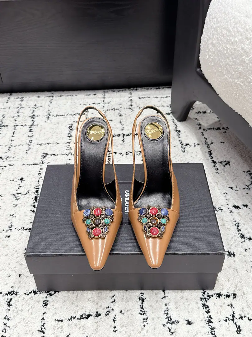 Saint Laurent / Holy*Lang YSL Manau's hardware. Heel heels. The sharp line of the head with its own regent grace field.. The classic black and white colored atmosphere is stable., The yellow and the yellow and the bright and the bright and the bright., You can fit both styles easily with your daily clothes.. The straps are designed to keep their shoes firmly in place., And you can stretch your ankles visually., A foot of a delicate bone.. Proportion of stump-headed shoes naturally extending their legs, It's a fine match., ♪ And walk with the smell of a woman who sways her feet ♪, I can do a commuting date.holdStay.. ✔️Shoe.: Bullskins. ✔️Uchi.: Lamb skin. ✔️Otsumi!: That's a big one. ✔️He's tall.: 10.5cm ✔️size: 35-42Code（40 41 42Custom without re-offer）