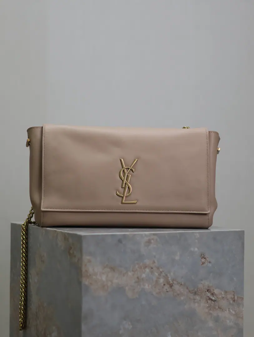 Bean sand flat· Kate_Counter-dual, leather.&Skin Buying one bag is like owning two bags., Big deal._The Eternal Classic.kate, Don't worry about it. It's going to be obsolete., It's a style that can be used every quarter of the year., Spring and summer with a smooth skin., For the fall and winter, for the skin.！The chains can be broken.！ Model: 553804 Dimensions: 28.5x20x6cm