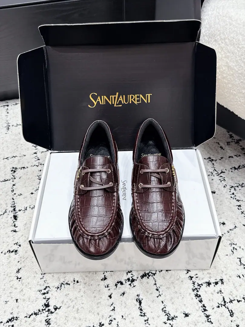 Men Saint LaurentSaint Roland. 26/ New morning and autumn, I'm going to be a big fan of the Bean-Fook shoes. Saint Roland.YSLLeFou Doudous Shoes, Continue brand French style. The details of the wrinkles are fine.. - Oh, Pete., The ploughed cattle skin is optional., The soles of the flat and comfortable shoes., It's a combination of face and reality., Suitable suit., Tsk., Half skirt., Unlock the locks and put them on.. ✔️Fabulous.: Shea skin grinding sands./Counter-featur. ✔️Uchi.: Lamb skin. ✔️Otsumi!: Original Open Template Custom Bottom ✔️Size: 34-47（Women34 41 42 43 Men38 45 46 47Do it.）