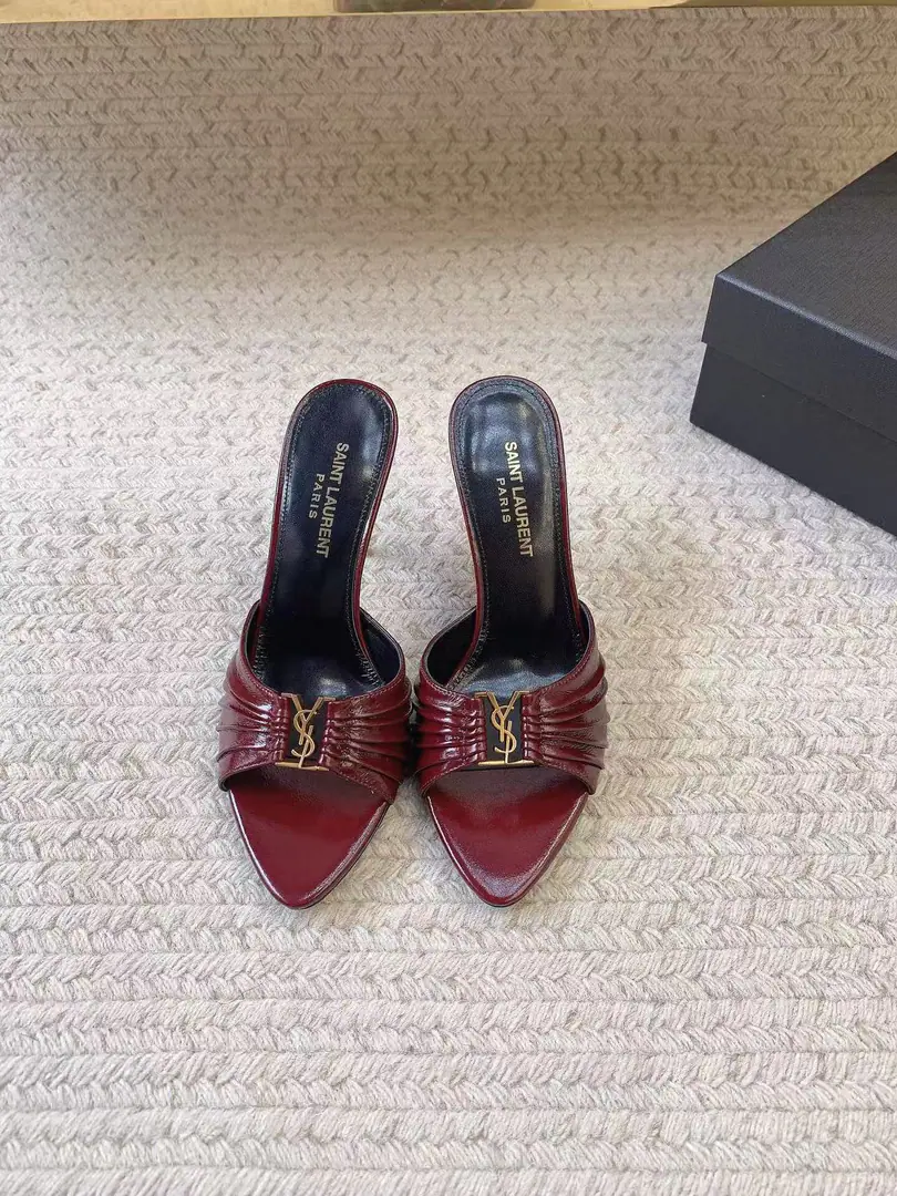 Saint LaurentSt. Roland's.YSLThe classic high-end heel sandals. A super-super-fired piece of hardware buttons for every page of our family is to be modeled.1:1Custom！The size and quality are exactly the same as the original.✔️ Shoe-faced material: Use cow skin./Painted skin. Real sheep in there., ♪ To scurry for soft, soft sheep, Shoes' soles are original.1:1Customizes the skin., It's perfect., And the upper foot is very good., Nice feet., And whether you're wearing jeans or not,, Little suit., The dress., It's a natural match., Full package for the originals He's tall.: It's flat./Floor1cmFlat/6cm/9cm Italy is a big-ass country. Size: 35-41（40, 41, 42Custom）