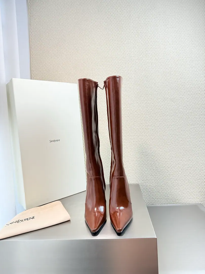 YSL- Knees and boots. Yvette Saint LaurentSaint Roland. logo Fine He's tall.10.5 Elegance Airfield Brown. Cow skin. The most women-friendly forest in the world. A dead-end shoe. Hold up the air.💪 Comfortable little sheep skin. Material The quality of the air is so high.💯 Importing sheep's skins Footie Comfortable. Italian imports are so thick. Codes: 35 36 37 38 39 40 41 42（40 41 42Sold） Packaging with cabinets