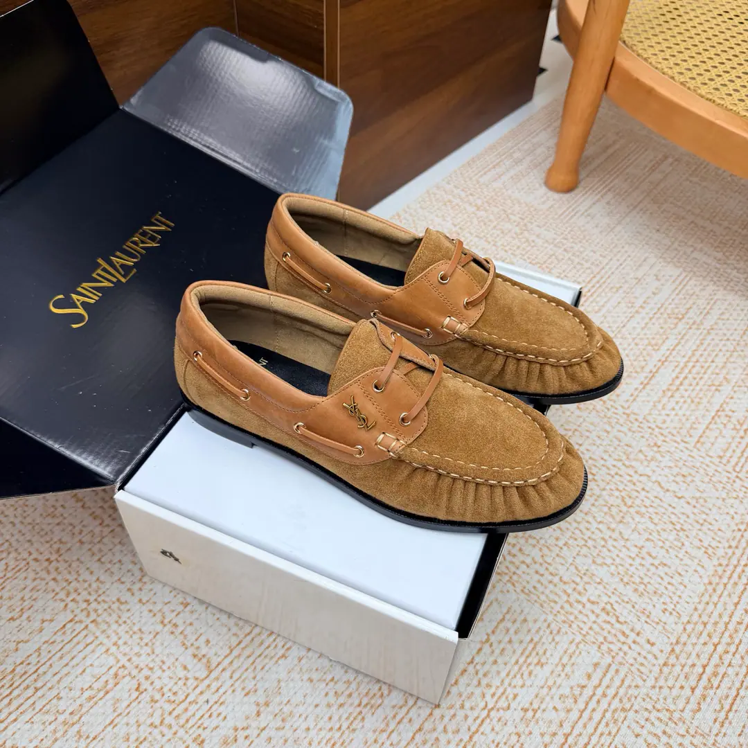 Couples' slippers.📍 Top Version🖤Saint Lauren*Saint Roland.2026 YSLSmalllogo A couple of wrinkled LeFoo shoes. Women Men It's a little symbolic.logoIt's the soul of these shoes. And he's got a low profile and a fine attitude on his shoe.. It's different from the big sign. It's quiet and it's sharp. Snuff it out with a simple line.YSLA unique fashion.DNA Unwittingly revealing the deep inside of the brand. The classic almond-shaped design of the shoehead. Smart-mixed feet. Pull the foot line up visually. ♪ And show grace and grace ♪. Every date a couple went to. Every trip. It's all because of the saloons. To be a low profile, deep-minded tribute.. The pasta is for sheep. The insides are all sheep's skin. Italian imports are so thick. size: 35–42（34, 41, 42, 43Custom） Men: 38–47（38, 46, 47Custom without re-offer）