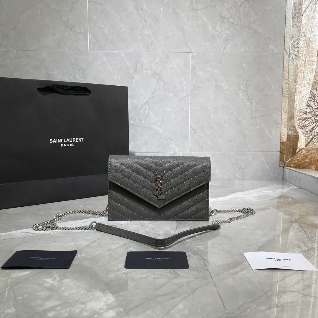 #𝐖𝐨𝐜 𝟭𝟵𝐜𝐦# wocA small envelope is coming in., Speaking of envelopes,, YThis one must have a name.！The whole bag was made from the original factory caviar and cow skin., Layout Stereo, Feel comfortable.！The disassembly of shoulder belts has enriched the multipurpose nature of the bags., You can just take the shoulder belt off and be a handbag.&For dinner bags, Built multiple places, It's a good thing to blow up., I usually go out and bring my cell phone and card., A little bag will take you all the way out.！ Model: 393953 Dimensions: 19x11.5x4cm