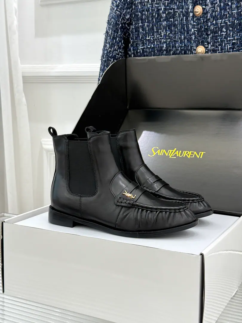 🏧𝐒𝐚𝐢𝐧𝐭 𝐋𝐚𝐮𝐫𝐞𝐧｜𝐘𝐒𝐋Saint Roland. New wrinkled Chelsea boots. Autumn and winter closets must be cool, single., Take the staircase and the staircase., The walk is over, the air.. Facework customized leather with original The inside feet are all sheep's skin. Italian imports are so thick. size: 35-39（40/41Custom)