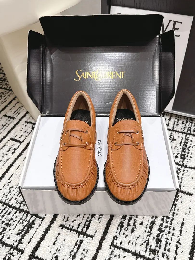 Requisition level Men Saint LaurentSaint Roland. 26/ New morning and autumn, I'm going to be a big fan of the Bean-Fook shoes. Saint Roland.YSLLeFou Doudous Shoes, Continue brand French style. The details of the wrinkles are fine.. - Oh, Pete., The ploughed cattle skin is optional., The soles of the flat and comfortable shoes., It's a combination of face and reality., Suitable suit., Tsk., Half skirt., Unlock the locks and put them on.. Fabulous.: Shea skin grinding sands./Counter-featur. Uchi.: Lamb skin. Otsumi!: Original Open Template Custom Bottom Size: 34-47（Women34 41 42 43 Men38 45 46 47Do it.）
