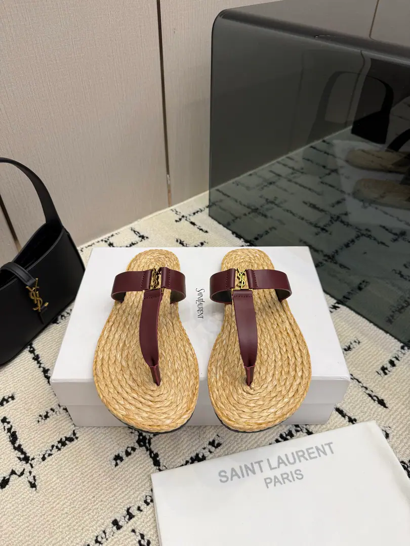 【Saint Laurent Saint Roland.】YSLThe vacation grass made the soles.. Shoe.: Bullskins. Uchi.: The bottom of the straw. Shoes under the sole.: That's a big one. Size: 35-39