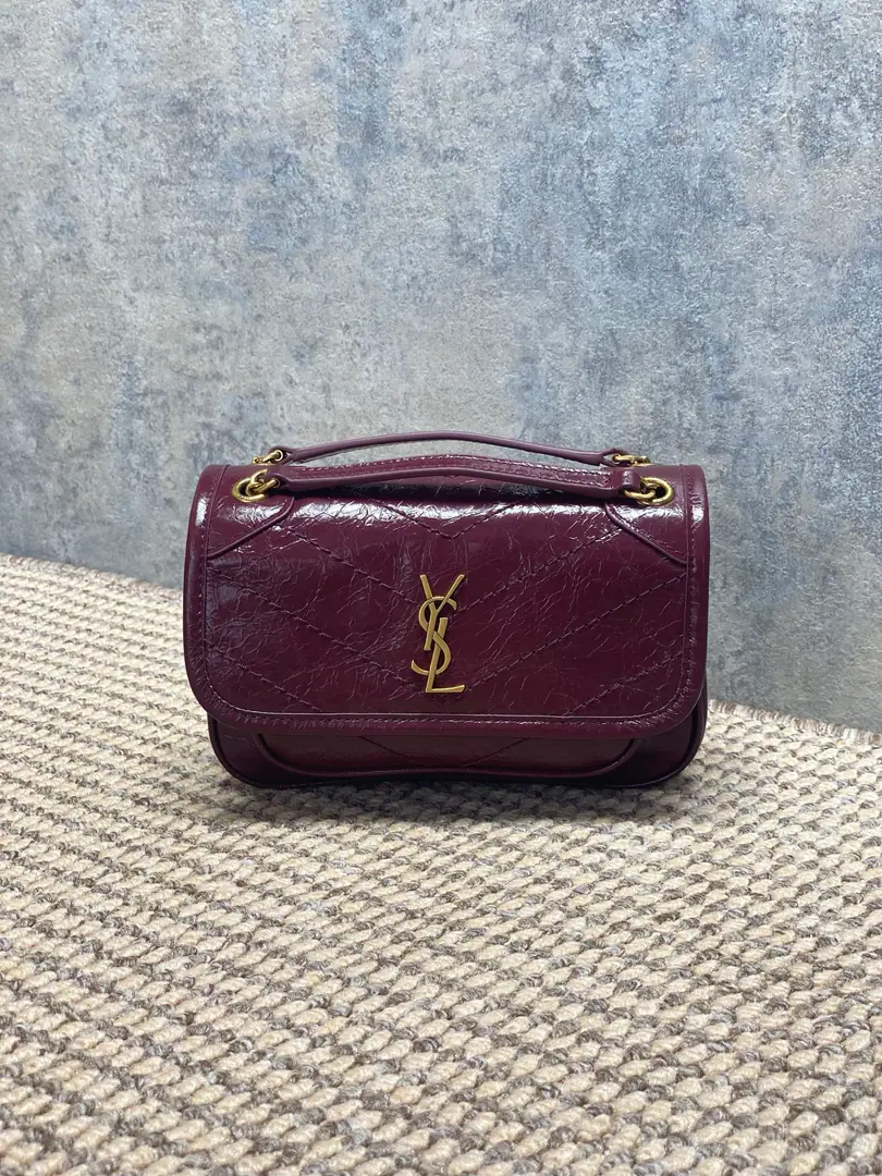 YSL NikiMini-handbag., Oxy-ray cow skin., The light is full., The diamond-gring.+MetalYSLThe sign is so well-known.！Daily commute, It's all out of town.OK. The chain shoulder is on hand., Single shoulder., Slash, The back is changing., It's so practical.👜. Caramel autumn and winter are hot., It's so exciting to mix up with clothes., Internal space is reasonable., The daily stuff is lightly packed., Yes.YSLA classic home-based hot money.！ Dimensions: 18x12.5x5cm Encoding: 828736