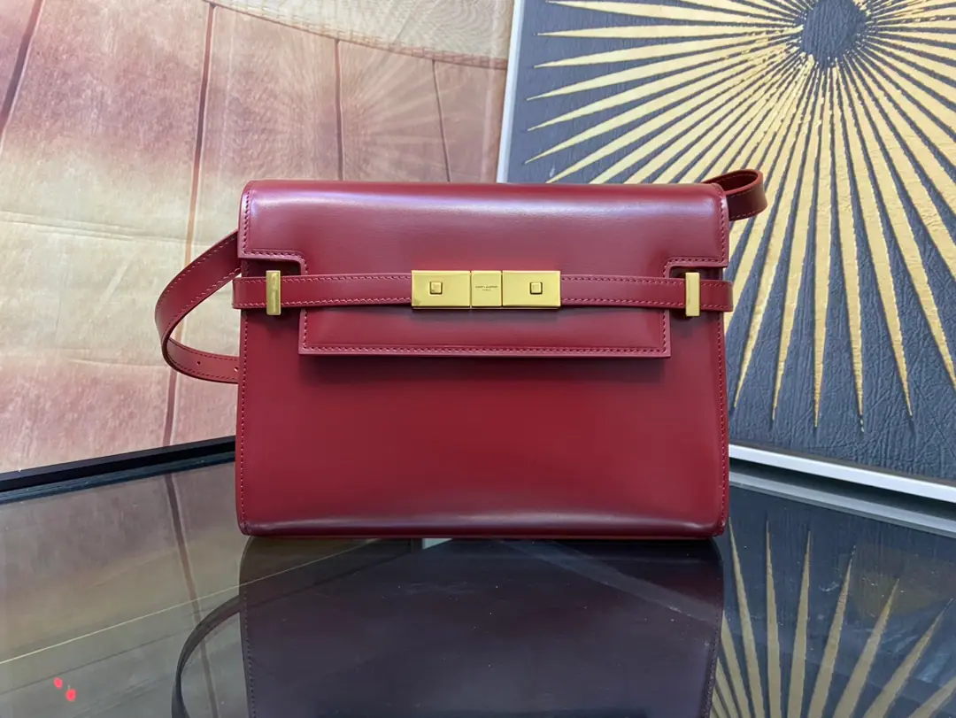【𝙈𝙖𝙣𝙝𝙖𝙩𝙩𝙖𝙣 𝟮𝟰𝙘𝙢】The new money is synchronized with the cabinet.ManhattanThe Barbarbone.24cmNew arrival.！The latest bag is the manhattan stick., - It's a classic.logo, Instead of a low-profile, simple design style, It's a little like...HKelly from the house., It smells like retro.！Business➕The combination of leisure., All in all, it's a hundred.！You can hold it., It can be single or slashed., A pack of them., Meet the business lady., And I'm happy with the girl's leisure.！The original piece of skin., Perfect line of work., The fine hardware has made the whole bag smell of high-end.！Model: 675626/Dimensions: 24x17.5x6cm