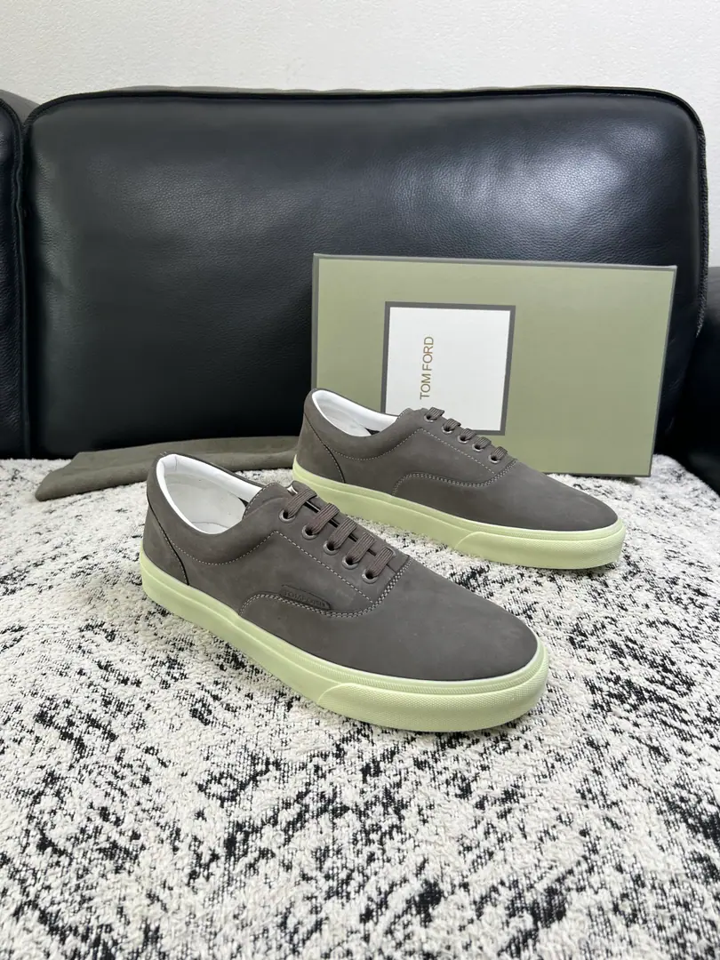 ⚠️Just change the code and don't back off.⚠️ TOM FORD Cambridge High Quality Top-level craft The cabinet is new., The shoes are for the pastry., Imported rinded cattle mats., Shoes under the sole.: The original plant is used for the original base., It's super comfortable to be a sole-acting base., The original factory and the single., Codes 39-44(Make a reservation.38 45)