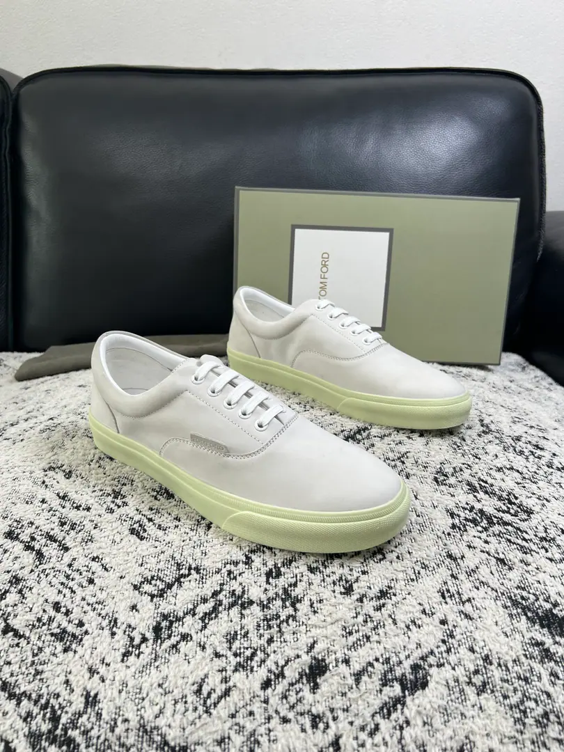 ⚠️Just change the code and don't back off.⚠️ TOM FORD Cambridge High Quality Top-level craft The cabinet is new., The shoes are for the pastry., Imported rinded cattle mats., Shoes under the sole.: The original plant is used for the original base., It's super comfortable to be a sole-acting base., The original factory and the single., Codes 39-44(Make a reservation.38 45)