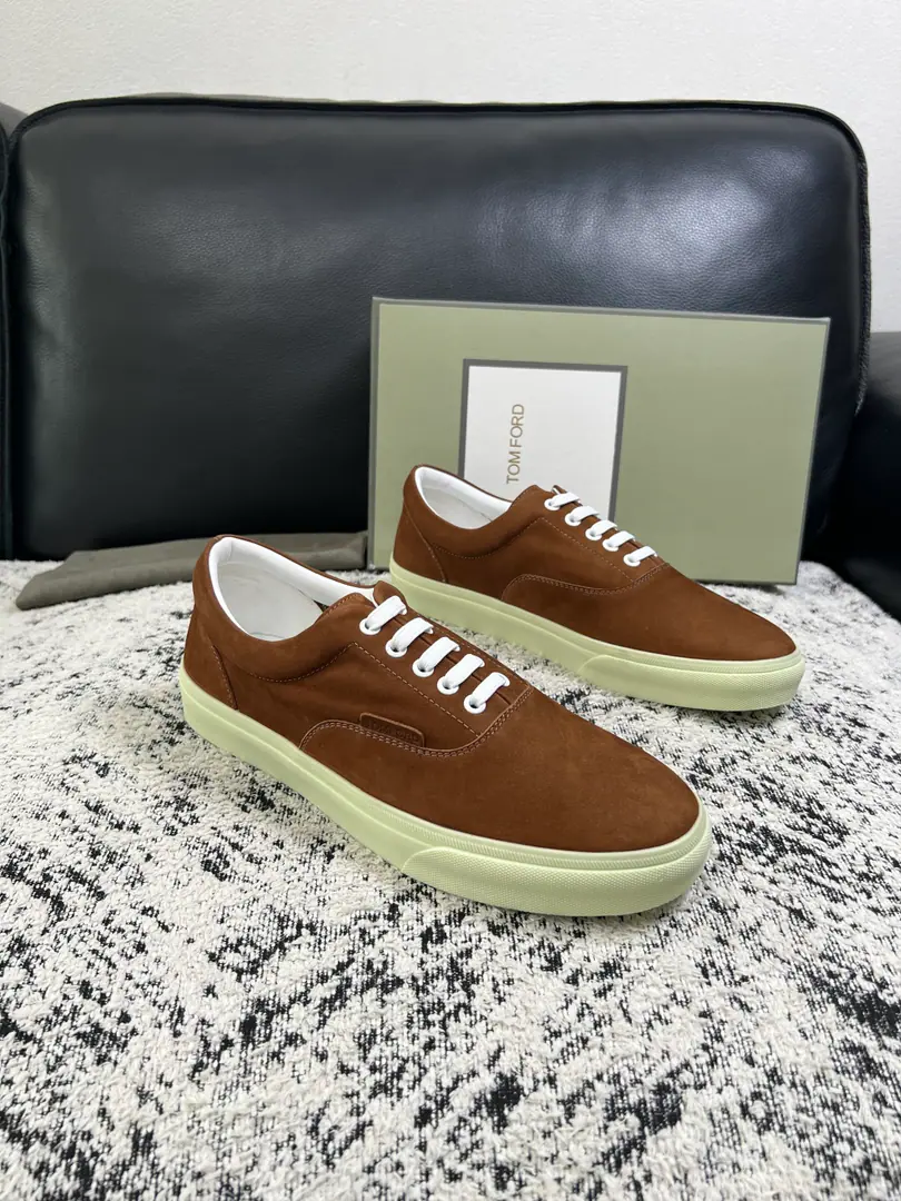 ⚠️Just change the code and don't back off.⚠️ TOM FORD Cambridge High Quality Top-level craft The cabinet is new., The shoes are for the pastry., Imported rinded cattle mats., Shoes under the sole.: The original plant is used for the original base., It's super comfortable to be a sole-acting base., The original factory and the single., Codes 39-44(Make a reservation.38 45)