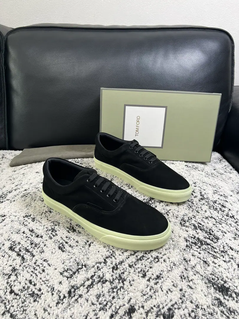 ⚠️Just change the code and don't back off.⚠️ TOM FORD Cambridge High Quality Top-level craft The cabinet is new., The shoes are for the pastry., Imported rinded cattle mats., Shoes under the sole.: The original plant is used for the original base., It's super comfortable to be a sole-acting base., The original factory and the single., Codes 39-44(Make a reservation.38 45)